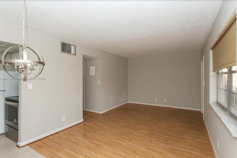 Condominio en venta en Hollywood, Florida, 2 dormitorios, 60.39 m2 № 1836709 - foto 9