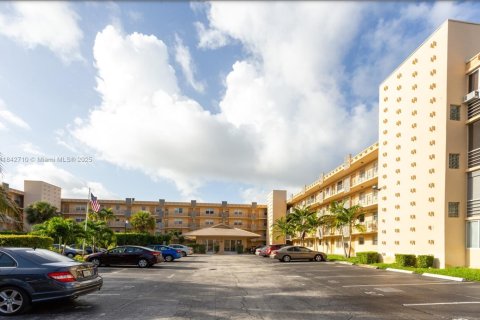 Condominio en venta en Hollywood, Florida, 2 dormitorios, 60.39 m2 № 1836709 - foto 21