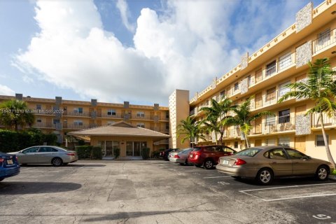 Condominio en venta en Hollywood, Florida, 2 dormitorios, 60.39 m2 № 1836709 - foto 20
