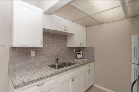 Condominio en venta en Hollywood, Florida, 2 dormitorios, 60.39 m2 № 1836709 - foto 4