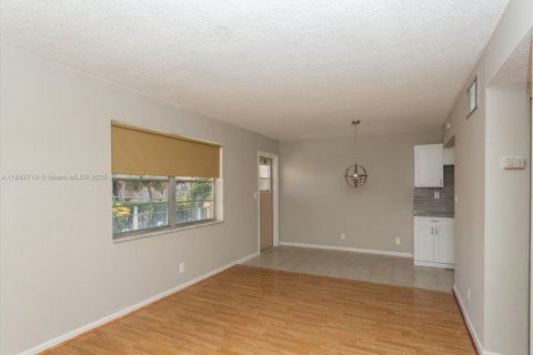 Condominio en venta en Hollywood, Florida, 2 dormitorios, 60.39 m2 № 1836709 - foto 12