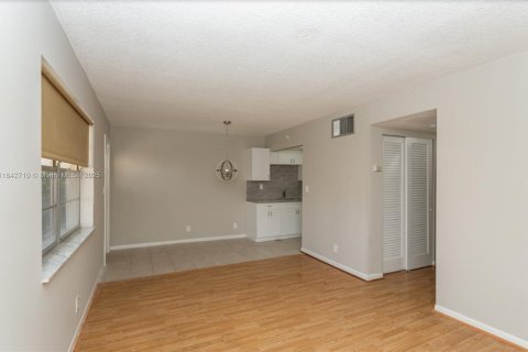 Condominio en venta en Hollywood, Florida, 2 dormitorios, 60.39 m2 № 1836709 - foto 11