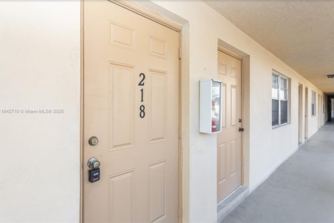 Condominio en venta en Hollywood, Florida, 2 dormitorios, 60.39 m2 № 1836709 - foto 18