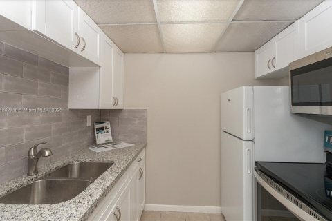 Condominio en venta en Hollywood, Florida, 2 dormitorios, 60.39 m2 № 1836709 - foto 6