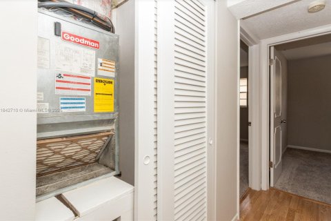 Condominio en venta en Hollywood, Florida, 2 dormitorios, 60.39 m2 № 1836709 - foto 17