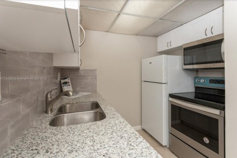 Condominio en venta en Hollywood, Florida, 2 dormitorios, 60.39 m2 № 1836709 - foto 5