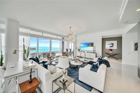 Condominio en venta en Miami Beach, Florida, 4 dormitorios, 439.43 m2 № 1998984 - foto 3