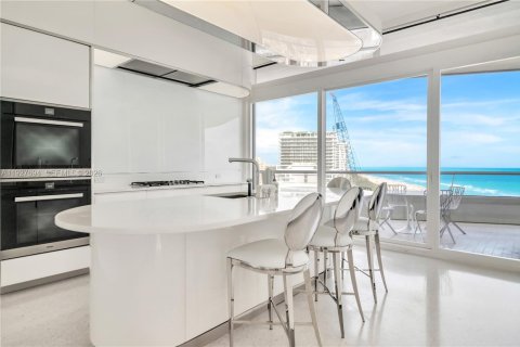 Condominio en venta en Miami Beach, Florida, 4 dormitorios, 439.43 m2 № 1998984 - foto 23