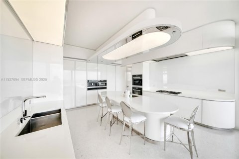 Condominio en venta en Miami Beach, Florida, 4 dormitorios, 439.43 m2 № 1998984 - foto 24