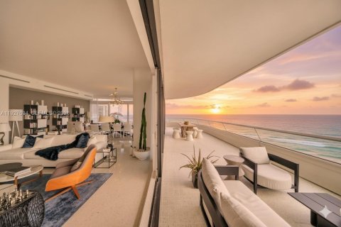Condominio en venta en Miami Beach, Florida, 4 dormitorios, 439.43 m2 № 1998984 - foto 15
