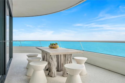 Condominio en venta en Miami Beach, Florida, 4 dormitorios, 439.43 m2 № 1998984 - foto 19
