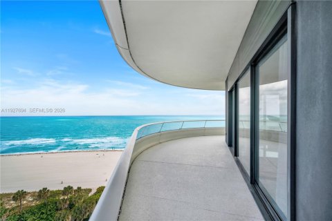 Condominio en venta en Miami Beach, Florida, 4 dormitorios, 439.43 m2 № 1998984 - foto 22