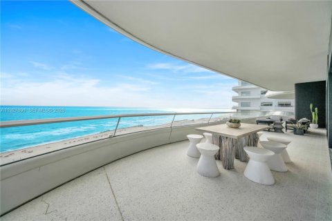 Condominio en venta en Miami Beach, Florida, 4 dormitorios, 439.43 m2 № 1998984 - foto 20
