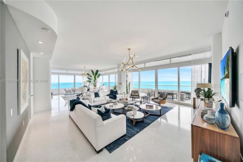 Condo in Miami Beach, Florida, 4 bedrooms  № 1998984