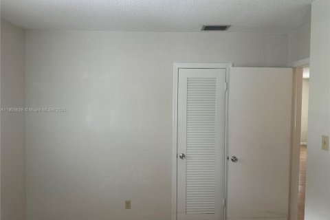 Villa ou maison à louer à Tamarac, Floride: 2 chambres, 98.66 m2 № 1955740 - photo 5