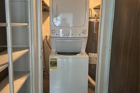 Villa ou maison à louer à Tamarac, Floride: 2 chambres, 98.66 m2 № 1955740 - photo 7