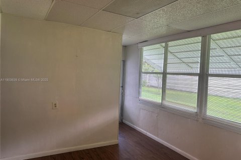 Villa ou maison à louer à Tamarac, Floride: 2 chambres, 98.66 m2 № 1955740 - photo 6