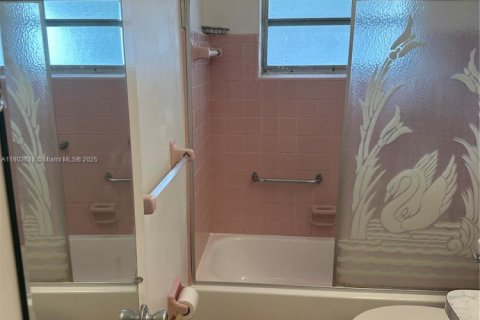 Villa ou maison à louer à Tamarac, Floride: 2 chambres, 98.66 m2 № 1955740 - photo 12