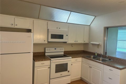 Villa ou maison à louer à Tamarac, Floride: 2 chambres, 98.66 m2 № 1955740 - photo 9