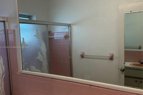 Villa ou maison à louer à Tamarac, Floride: 2 chambres, 98.66 m2 № 1955740 - photo 8