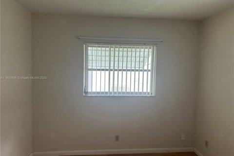 Villa ou maison à louer à Tamarac, Floride: 2 chambres, 98.66 m2 № 1955740 - photo 14