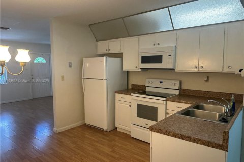 Villa ou maison à louer à Tamarac, Floride: 2 chambres, 98.66 m2 № 1955740 - photo 10