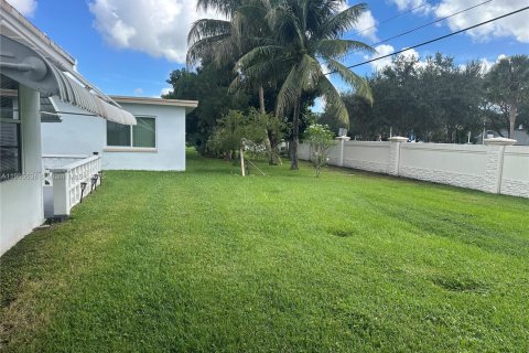 Villa ou maison à louer à Tamarac, Floride: 2 chambres, 98.66 m2 № 1955740 - photo 20