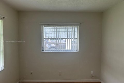 Villa ou maison à louer à Tamarac, Floride: 2 chambres, 98.66 m2 № 1955740 - photo 16