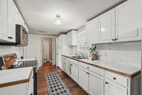 House in Lakeland, Florida 4 bedrooms, 104.79 sq.m. № 2220481 - photo 11