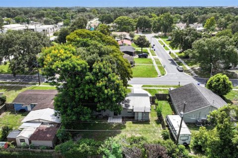 House in Lakeland, Florida 4 bedrooms, 104.79 sq.m. № 2220481 - photo 23