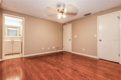 House in Clearwater, Florida 4 bedrooms, 174.1 sq.m. № 1905942 - photo 9