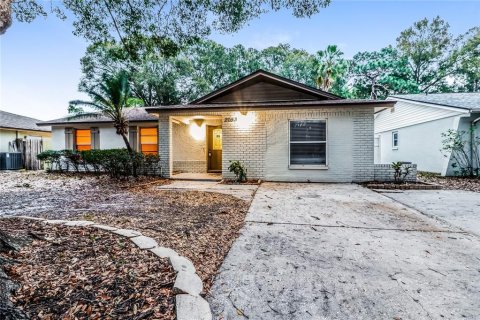 House in Clearwater, Florida 4 bedrooms, 174.1 sq.m. № 1905942 - photo 1