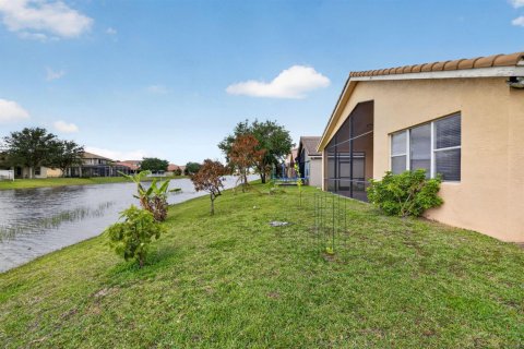 Casa en alquiler en Port St. Lucie, Florida, 4 dormitorios, 253.72 m2 № 2077537 - foto 6