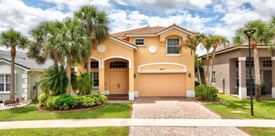 Casa en Port St. Lucie, Florida 4 dormitorios, 253.72 m2 № 2077537