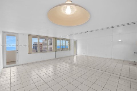 Copropriété à vendre à Miami Beach, Floride: 1 chambre, 78.5 m2 № 1989878 - photo 16
