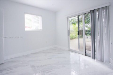 Casa en alquiler en North Miami Beach, Florida, 3 dormitorios, 127.09 m2 № 1977553 - foto 7