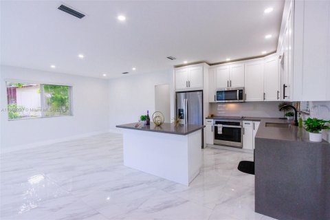 Casa en alquiler en North Miami Beach, Florida, 3 dormitorios, 127.09 m2 № 1977553 - foto 5