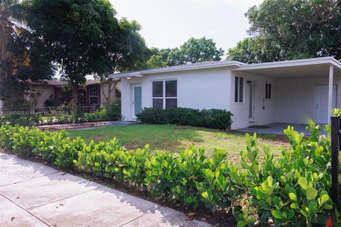 Casa en alquiler en North Miami Beach, Florida, 3 dormitorios, 127.09 m2 № 1977553 - foto 2
