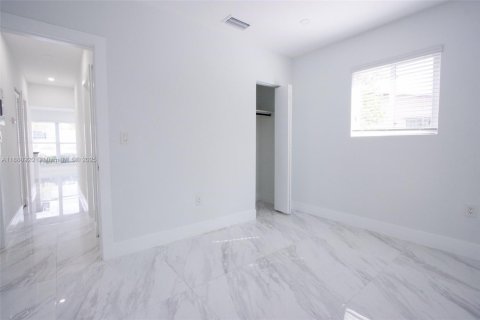 Casa en alquiler en North Miami Beach, Florida, 3 dormitorios, 127.09 m2 № 1977553 - foto 8