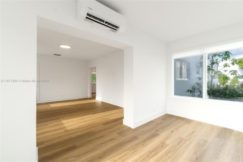 Apartment in Coral Gables, Florida 3 bedrooms, 148.64 sq.m. № 1926259 - photo 5