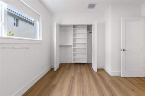 Apartment in Coral Gables, Florida 3 bedrooms, 148.64 sq.m. № 1926259 - photo 20