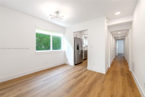 Apartment in Coral Gables, Florida 3 bedrooms, 148.64 sq.m. № 1926259 - photo 10