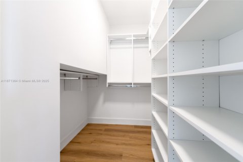 Apartment in Coral Gables, Florida 3 bedrooms, 148.64 sq.m. № 1926259 - photo 23