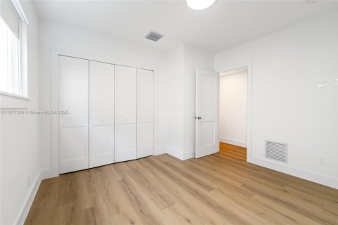 Apartment in Coral Gables, Florida 3 bedrooms, 148.64 sq.m. № 1926259 - photo 19