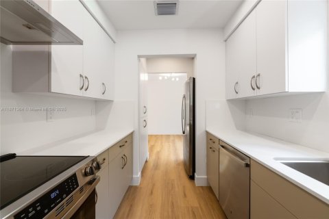 Apartment in Coral Gables, Florida 3 bedrooms, 148.64 sq.m. № 1926259 - photo 8