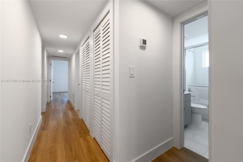 Apartment in Coral Gables, Florida 3 bedrooms, 148.64 sq.m. № 1926259 - photo 11