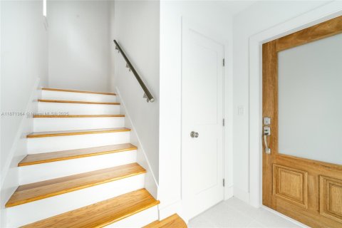 Apartment in Coral Gables, Florida 3 bedrooms, 148.64 sq.m. № 1926259 - photo 3