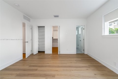 Apartment in Coral Gables, Florida 3 bedrooms, 148.64 sq.m. № 1926259 - photo 22