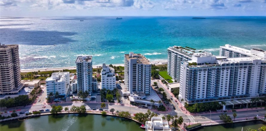 Кондоминиум с 2 спальнями в Майами-Бич, Флорида № 2007213