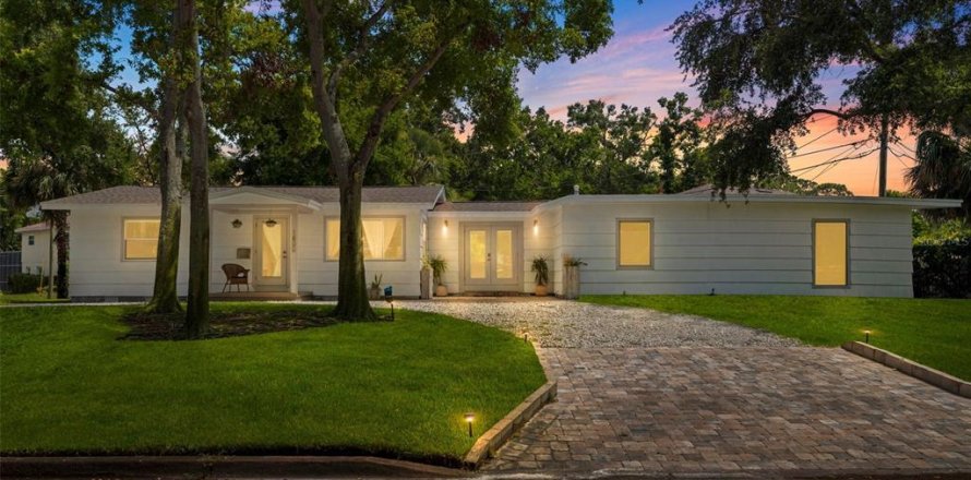Villa ou maison à Saint Petersburg, Floride 4 chambres, 159.7 m2 № 1789744